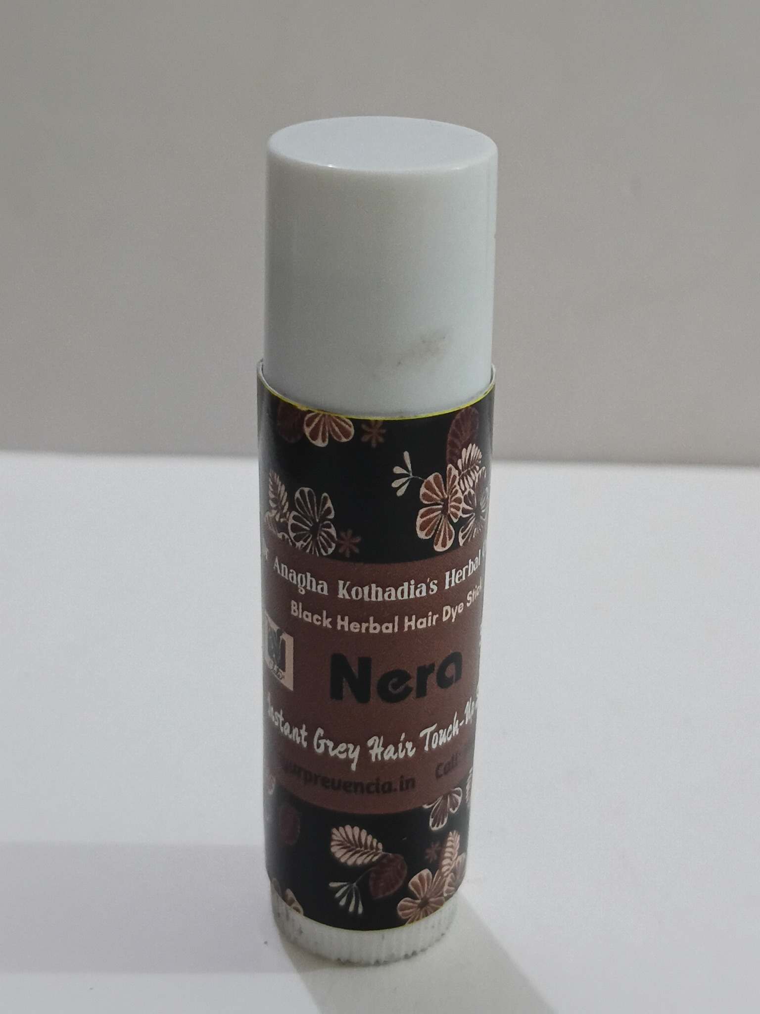 "Nera" Instant Grey Hair Touch-Up Stick